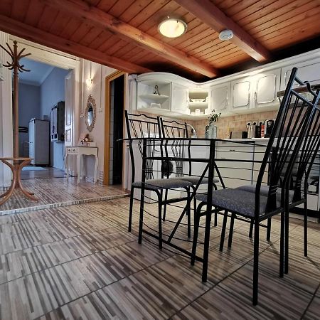 Belvárosi Vintage Apartman a sétálóutcán Miskolc Extérieur photo